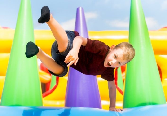 Springkussen Huren | NAC thema | 5 m x 4,0 m x 3,3 m | Geschikt Voor 6 Personen