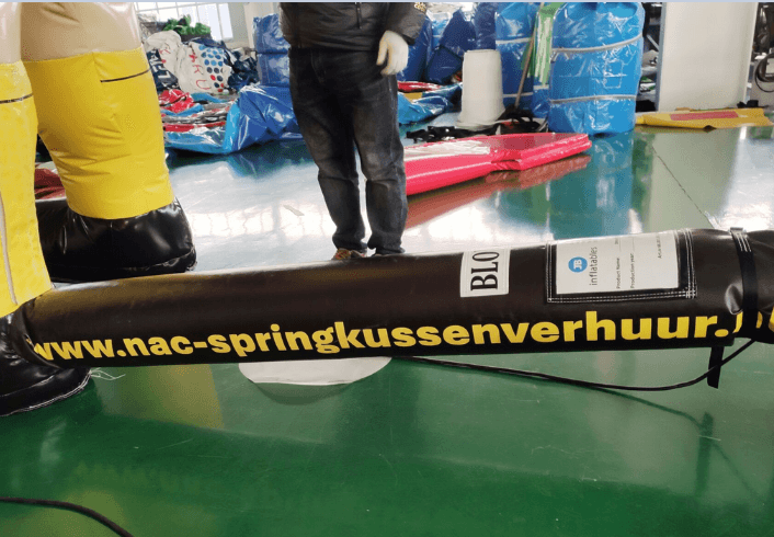Luchtkussen huren | NAC Stropdas Schieten | 4m hoog | Voetbal Schietspel - Jump Express